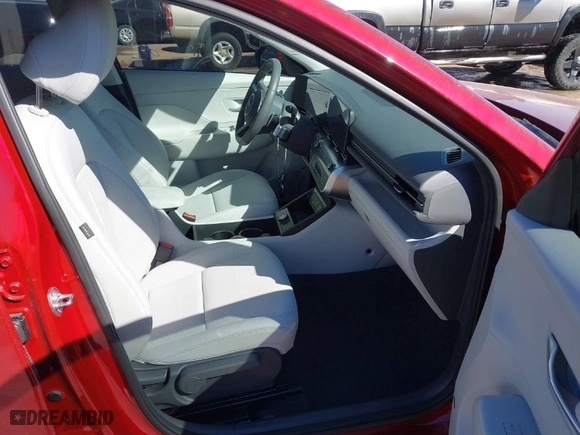 2025 Hyundai Kona Limited with VIN KM8HE3A39SU203300, listed as a IAAI auction lot 41652609 with 4,395 mi miles. Bid and sale history available at carsss.com. Image 5.