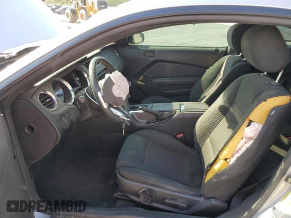 2014 Ford Mustang V6 with VIN 1ZVBP8AM7E5306060, listed as a Copart auction lot 53720565 with 130,024 mi miles and Salvage Title. Bid and sale history available at DreamBid. Image 7.