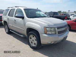 2008 Chevrolet Tahoe 3LT z VIN 1GNFK13078R166603, wystawiony jako IAAI lot #42258023 z przebiegiem 282 911 mil mil oraz . Historia ofert i sprzedaży dostępna na DreamBid. Obrazek 1.