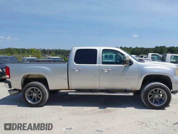 2013 GMC Sierra 2500HD SLT z VIN 1GT121E86DF195303, wystawiony jako IAAI lot #42181435 z przebiegiem 229 818 mil mil oraz . Historia ofert i sprzedaży dostępna na DreamBid. Obrazek 13.