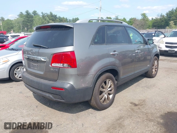 2011 Kia Sorento EX z VIN 5XYKUDA24BG064639, wystawiony jako IAAI lot #42369960 z przebiegiem 133 687 mil mil oraz . Historia ofert i sprzedaży dostępna na DreamBid. Obrazek 4.