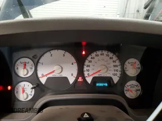 2006 Dodge 3500 SLT z VIN 3D7LX38C06G242855, wystawiony jako Copart lot #50630325 z przebiegiem 208 246 mil mil oraz Czysty tytuł • Clean title. Historia ofert i sprzedaży dostępna na DreamBid. Obrazek 9.
