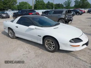 1997 Chevrolet Camaro Z28 z VIN 2G1FP22P1V2156722, wystawiony jako IAAI lot #42469892 z przebiegiem 116 549 mil mil oraz . Historia ofert i sprzedaży dostępna na DreamBid. Obrazek 1.