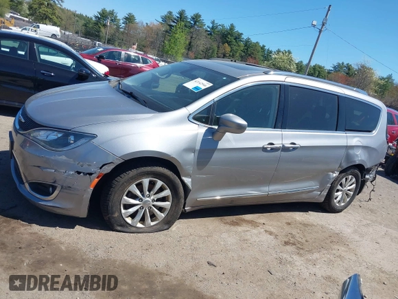 2018 Chrysler Pacifica Touring L Plus z VIN 2C4RC1EGXJR101757, wystawiony jako IAAI lot #42142946 z przebiegiem 83 314 mil mil oraz . Historia ofert i sprzedaży dostępna na DreamBid. Obrazek 14.