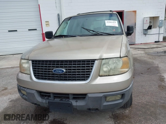 2004 Ford Expedition Special Service with VIN 1FMPU16L24LA37285, listed as a IAAI auction lot 41865431 with 244,616 mi miles. Bid and sale history available at carsss.com. Image 6.