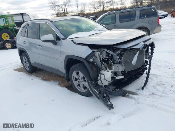 2022 Toyota RAV4 Hybrid XLE with VIN JTMRWRFV4ND568071, listed as a IAAI auction lot 41352014 with 47,513 mi miles. Bid and sale history available at carsss.com. Image 1.