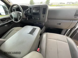 2018 Nissan NV Cargo SV z VIN 1N6AF0LY0JN812842, wystawiony jako Copart lot #56940755 z przebiegiem 203 890 mil mil oraz Tytuł czysty. Historia ofert i sprzedaży dostępna na DreamBid. Obrazek 9.