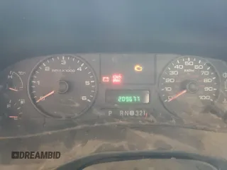 2005 Ford F-250 XL z VIN 1FTNF20545EB79620, wystawiony jako Copart lot #84940344 z przebiegiem 209 677 mil mil oraz Szkoda całkowita • Salvage title. Historia ofert i sprzedaży dostępna na DreamBid. Obrazek 9.