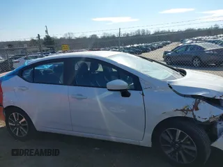 2022 Nissan Versa SV z VIN 3N1CN8EV0NL839211, wystawiony jako IAAI lot #41362397 z przebiegiem 7 670 mil mil oraz . Historia ofert i sprzedaży dostępna na DreamBid. Obrazek 14.
