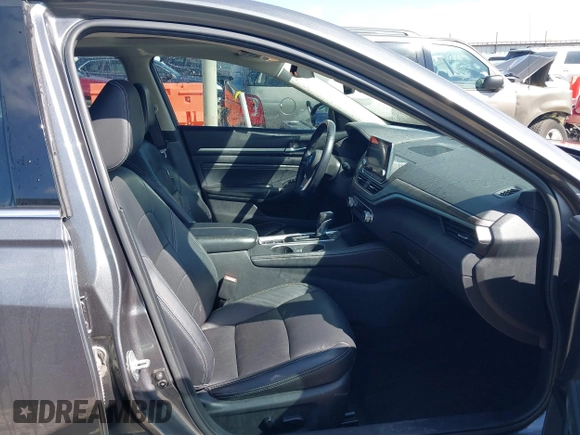 2019 Nissan Altima SL with VIN 1N4BL4EV7KC200795, listed as a IAAI auction lot 42064325 with 233,884 mi miles and . Bid and sale history available at DreamBid. Image 5.