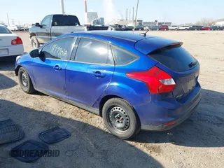 2012 Ford Focus SE z VIN 1FAHP3K28CL297610, wystawiony jako IAAI lot #41999068 z przebiegiem 164 482 mil mil oraz . Historia ofert i sprzedaży dostępna na DreamBid. Obrazek 3.