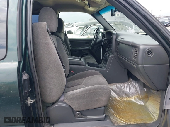 2005 Chevrolet Silverado 1500 LS with VIN 2GCEC19T151306636, listed as a IAAI auction lot 42068068 with 171,825 mi miles and . Bid and sale history available at DreamBid. Image 5.