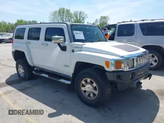 2006 Hummer H3 with VIN 5GTDN136168149867, listed as a IAAI auction lot 42057675 with 208,595 mi miles. Bid and sale history available at carsss.com. Image 1.