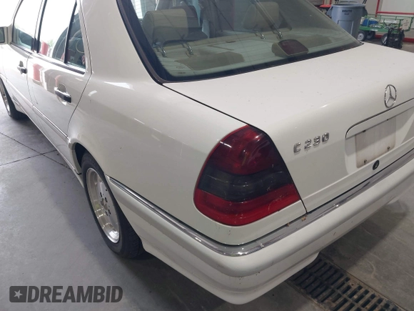 1998 Mercedes-Benz C 230/260/280/320 с VIN WDBHA23G4WA593965, выставлен на аукционе IAAI как лот 42104578 с пробегом 268 327 миль миль и . История ставок и продаж доступна на DreamBid. Изображение 6.