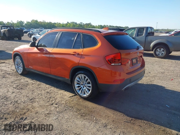 2013 BMW X1 28i z VIN WBAVM1C58DVW45105, wystawiony jako IAAI lot #42049919 z przebiegiem 141 020 mil mil oraz . Historia ofert i sprzedaży dostępna na DreamBid. Obrazek 3.