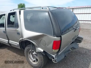 1998 Chevrolet Blazer LS с VIN 1GNDT13W2W2177149, выставлен на аукционе IAAI как лот 42422025 с пробегом 210 833 миль миль и . История ставок и продаж доступна на DreamBid. Изображение 6.