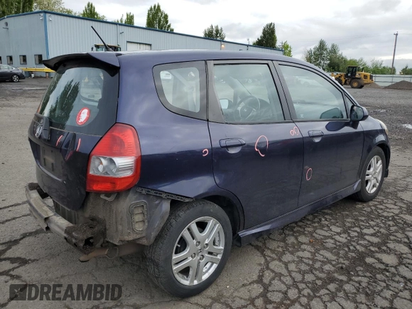 2008 Honda Fit Sport z VIN JHMGD386X8S038301, wystawiony jako Copart lot #56425215 z przebiegiem 131 050 mil mil oraz Szkoda całkowita • Salvage title. Historia ofert i sprzedaży dostępna na DreamBid. Obrazek 3.