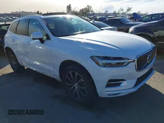 2019 Volvo XC60 Inscription z VIN LYV102DLXKB381933, wystawiony jako IAAI lot #41266781 z przebiegiem 43 508 mil mil oraz . Historia ofert i sprzedaży dostępna na DreamBid. Obrazek 1.