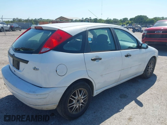 2005 Ford Focus S with VIN 3FAFP37N55R142740, listed as a IAAI auction lot 42052407 with 194,660 mi miles and . Bid and sale history available at carsss.com. Image 4.