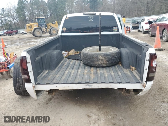 2000 Chevrolet Silverado 1500 with VIN 2GCEC19V7Y1402082, listed as a Copart auction lot 43624055 with 0 mi miles and Salvage Title. Bid and sale history available at carsss.com. Image 6.