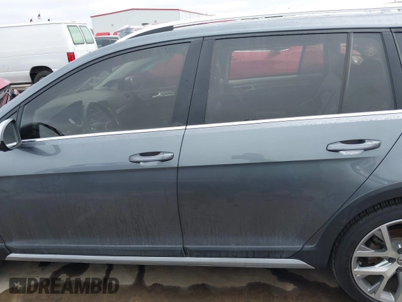 2019 Volkswagen Golf S z VIN 3VWH17AU1KM505617, wystawiony jako IAAI lot #41659236 z przebiegiem 37 964 mil mil oraz . Historia ofert i sprzedaży dostępna na DreamBid. Obrazek 15.
