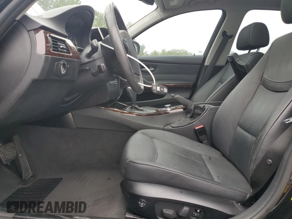 2010 BMW 3 Series 328i with VIN WBAPH7G55ANM53372, listed as a Copart auction lot 61075495 with 81,952 mi miles and Salvage title. Bid and sale history available at DreamBid. Image 7.