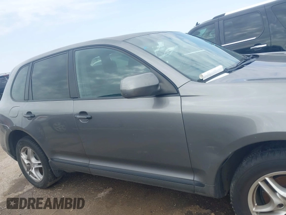 2010 Porsche Cayenne z VIN WP1AA2AP4ALA11946, wystawiony jako IAAI lot #41541830 z przebiegiem 229 331 mil mil oraz . Historia ofert i sprzedaży dostępna na DreamBid. Obrazek 13.