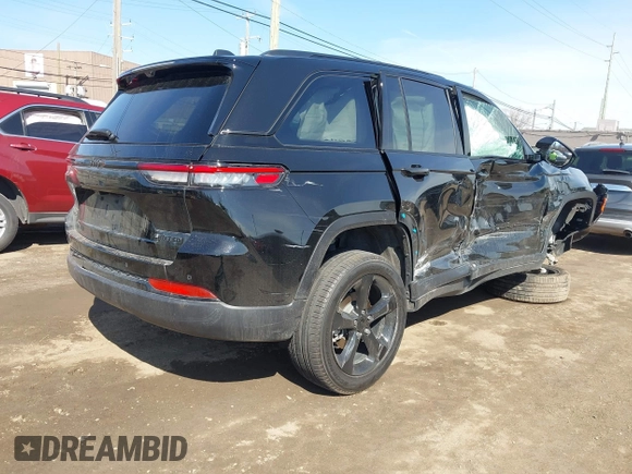 2024 Jeep Grand Cherokee Limited z VIN 1C4RJHBG2R8601244, wystawiony jako IAAI lot #41854002 z przebiegiem 10 606 mil mil oraz . Historia ofert i sprzedaży dostępna na DreamBid. Obrazek 4.