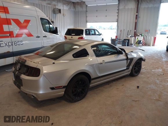 2014 Ford Mustang V6 z VIN 1ZVBP8AM3E5318738, wystawiony jako IAAI lot #42860321 z przebiegiem Nie podano mil oraz . Historia ofert i sprzedaży dostępna na DreamBid. Obrazek 4.