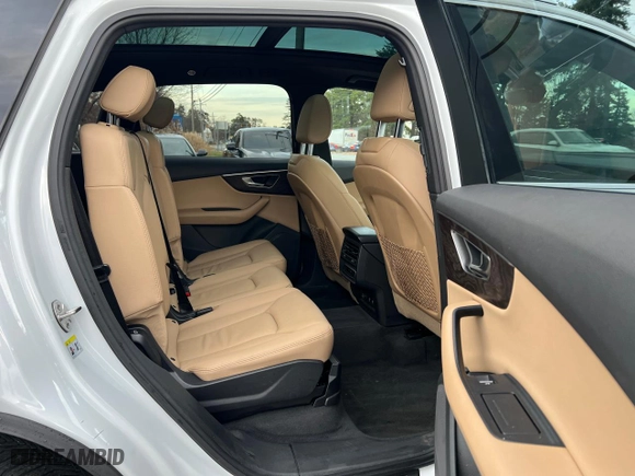 2021 Audi Q7 Premium with VIN WA1AXAF7XMD028911, listed as a Copart auction lot 86017744 with 81,815 mi miles and Clean Title. Bid and sale history available at carsss.com. Image 6.