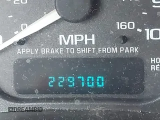 2002 Chevrolet Suburban Z71 with VIN 3GNFK16T12G354322, listed as a IAAI auction lot 41646865 with 229,700 mi miles. Bid and sale history available at carsss.com. Image 15.