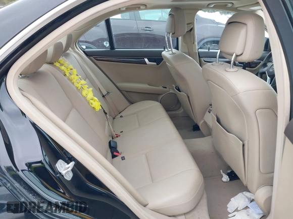 2013 Mercedes-Benz C 300 Sport z VIN WDDGF8AB2DG124530, wystawiony jako IAAI lot #41553508 z przebiegiem 110 654 mil mil oraz . Historia ofert i sprzedaży dostępna na DreamBid. Obrazek 8.