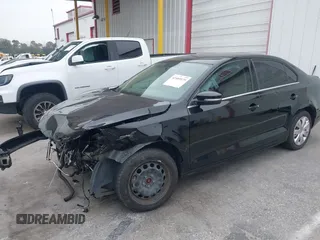 2013 Volkswagen Jetta SE с VIN 3VWDX7AJ2DM414183, выставлен на аукционе IAAI как лот 42489925 с пробегом 52 617 миль миль и . История ставок и продаж доступна на DreamBid. Изображение 2.