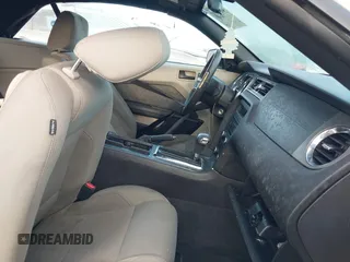 2010 Ford Mustang V6 с VIN 1ZVBP8EN8A5177825, выставлен на аукционе IAAI как лот 41828793 с пробегом Не указан миль и . История ставок и продаж доступна на DreamBid. Изображение 5.