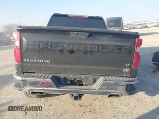 2020 Chevrolet Silverado 1500 LT z VIN 3GCUYDED2LG199937, wystawiony jako IAAI lot #41755254 z przebiegiem 43 679 mil mil oraz . Historia ofert i sprzedaży dostępna na DreamBid. Obrazek 17.