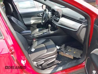 2024 Jeep Compass Latitude z VIN 3C4NJDBN5RT579943, wystawiony jako IAAI lot #42461866 z przebiegiem 18 241 mil mil oraz . Historia ofert i sprzedaży dostępna na DreamBid. Obrazek 5.