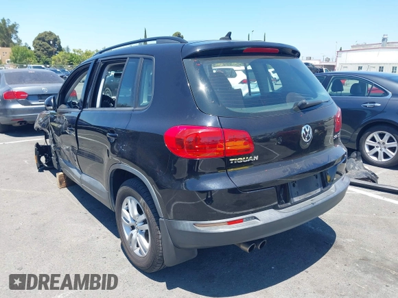 2015 Volkswagen Tiguan SE with VIN WVGAV7AX8FW542393, listed as a IAAI auction lot 42631986 with 132,168 mi miles and . Bid and sale history available at DreamBid. Image 3.