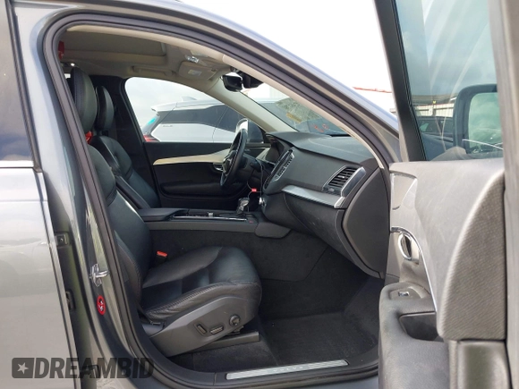 2018 Volvo XC90 Momentum with VIN YV4A22PK6J1212864, listed as a IAAI auction lot 42481788 with 83,383 mi miles and . Bid and sale history available at DreamBid. Image 5.