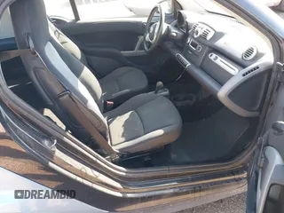 2013 Smart fortwo Pure z VIN WMEEJ3BA5DK672416, wystawiony jako IAAI lot #41820199 z przebiegiem 75 875 mil mil oraz . Historia ofert i sprzedaży dostępna na DreamBid. Obrazek 5.