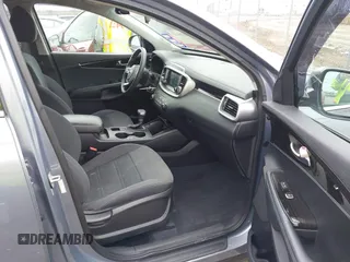 2020 Kia Sorento LX with VIN 5XYPG4A39LG688184, listed as a IAAI auction lot 41539132 with 44,763 mi miles. Bid and sale history available at carsss.com. Image 5.