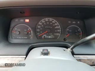 2000 Ford Crown Victoria LX z VIN 2FAFP74W3YX122481, wystawiony jako Copart lot #79189794 z przebiegiem 277 772 mil mil oraz Nie do naprawy • Non repairable. Historia ofert i sprzedaży dostępna na DreamBid. Obrazek 9.