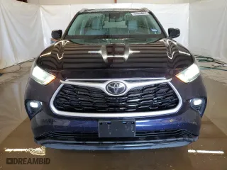 2022 Toyota Highlander XLE with VIN 5TDHZRBH8NS566380, listed as a Copart auction lot 52572785 with 109,103 mi miles and Clean Title. Bid and sale history available at carsss.com. Image 5.