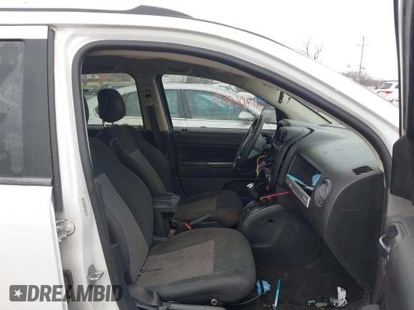 2015 Jeep Compass Sport with VIN 1C4NJCBA9FD170613, listed as a IAAI auction lot 41806843 with 187,676 mi miles. Bid and sale history available at carsss.com. Image 8.