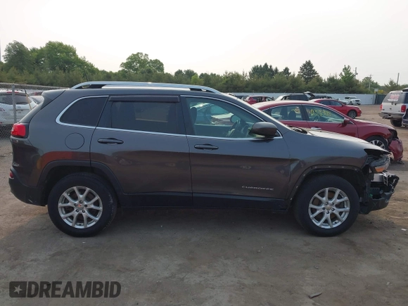 2017 Jeep Cherokee Latitude z VIN 1C4PJMCB8HW563256, wystawiony jako IAAI lot #42401873 z przebiegiem 258 934 mil mil oraz . Historia ofert i sprzedaży dostępna na DreamBid. Obrazek 14.