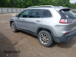 2019 Jeep Cherokee Altitude z VIN 1C4PJMLX0KD216311, wystawiony jako IAAI lot #42450513 z przebiegiem 135 020 mil mil oraz . Historia ofert i sprzedaży dostępna na DreamBid. Obrazek 3.