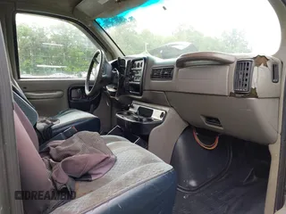 2000 GMC Savana z VIN 1GTFG25R3Y1228802, wystawiony jako IAAI lot #42191466 z przebiegiem 231 335 mil mil oraz . Historia ofert i sprzedaży dostępna na DreamBid. Obrazek 5.