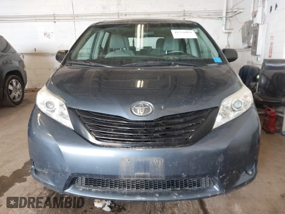 2014 Toyota Sienna L with VIN 5TDZK3DCXES434910, listed as a IAAI auction lot 41731864 with 146,161 mi miles. Bid and sale history available at carsss.com. Image 12.
