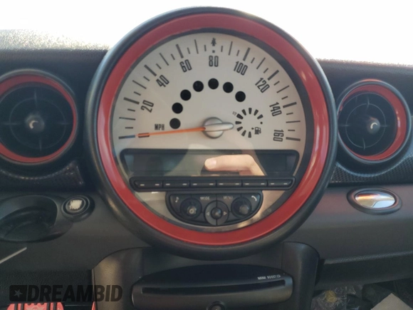 2012 MINI Hardtop S z VIN WMWSV3C55CTY19041, wystawiony jako Copart lot #52653075 z przebiegiem Nie podano mil oraz Czysty tytuł • Clean title. Historia ofert i sprzedaży dostępna na DreamBid. Obrazek 9.