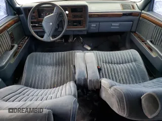1989 Chrysler New Yorker z VIN 1C3BC4632KD549983, wystawiony jako Copart lot #44415435 z przebiegiem 44 683 mil mil oraz Szkody całkowita. Historia ofert i sprzedaży dostępna na DreamBid. Obrazek 8.