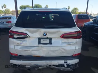 2019 BMW X5 xDrive40i с VIN 5UXCR6C50KLL02174, выставлен на аукционе IAAI как лот 42543971 с пробегом 126 989 миль миль и . История ставок и продаж доступна на DreamBid. Изображение 17.